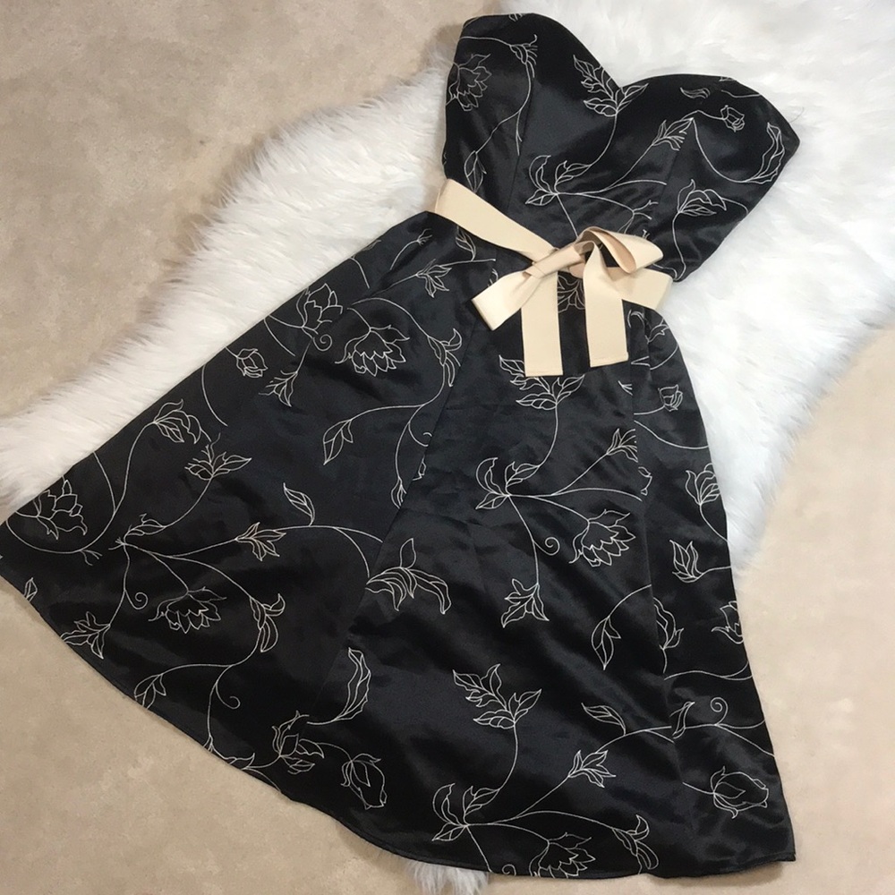 WHBM Floral-Embroidered Strapless Dress